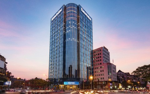Những chuyện 'lạ đời' ở Eurowindow Holding